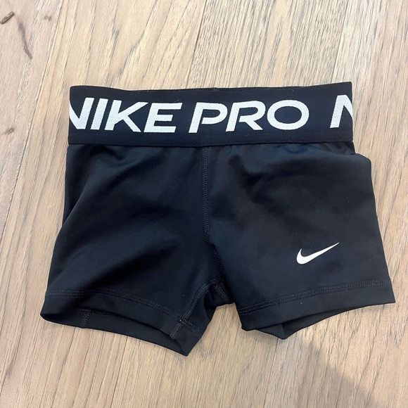 Youth XS NIKE PRO shorts - Picture 1 of 3